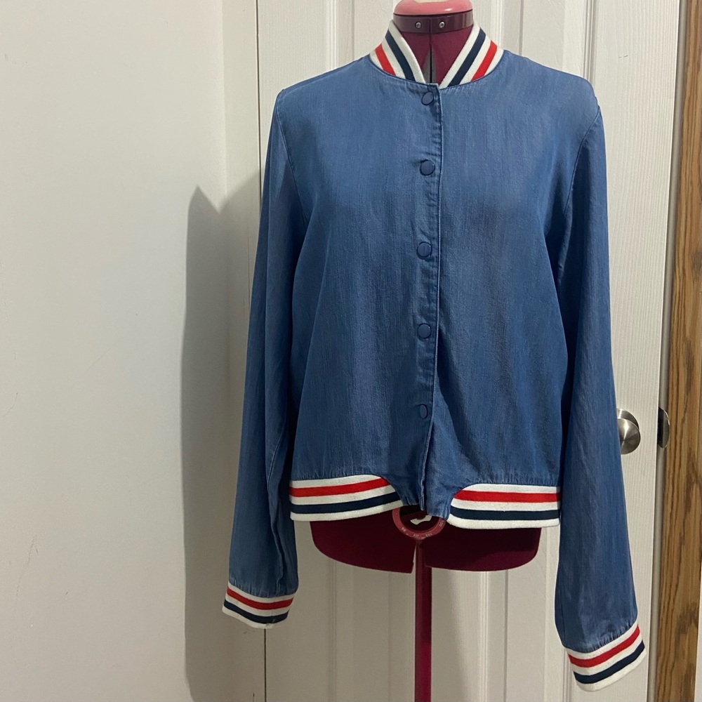 Mossimo Supply Co women 100% Lycell blue denim colour jacket. Size L. Used.